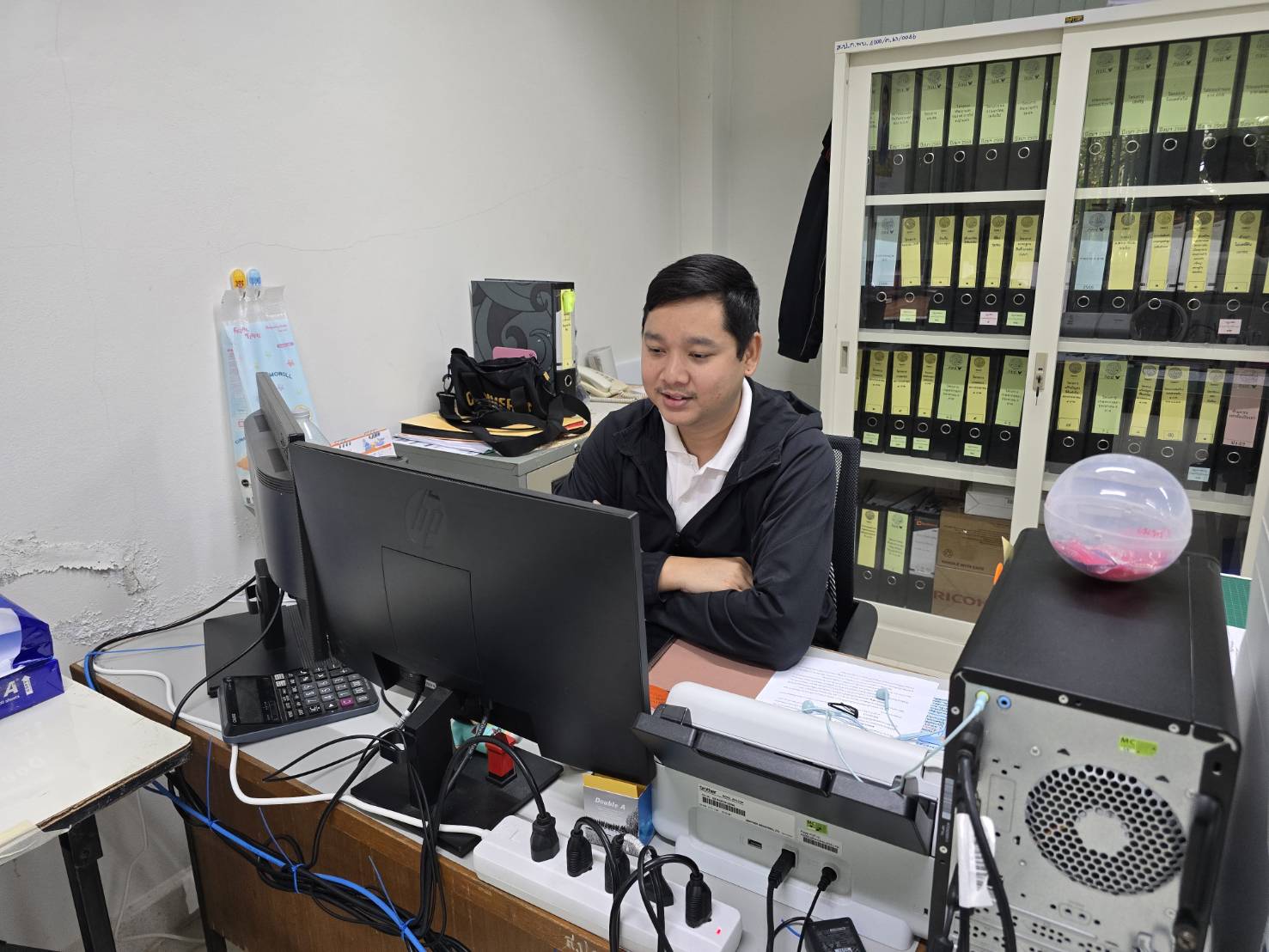 title - ปฏิรูปที่ดินจังหวัดเพชรบุรี มอบหมายให้ นางสาวขวัญใจ เพชรสวน นักวิชาการปฏิรูปที่ดินชำนาญการ พร้อมด้วยเจ้าหน้าที่ ส.ป.ก.เพชรบุรี ร่วมประชุมรื่อง ซักซ้อมความเข้าใจ หลักเกณฑ์และวิธีการประเมินผลการปฏิบัติราชการ และการเลื่อนเงินเดือนข้าราชการ พนักงานราชการ และลูกจ้างประจำ ของส.ป.ก. ครั้งที่ 2 ประจำปีงบประมาณ พ.ศ. 2569